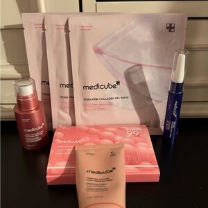 Medicube K-Beauty Skincare Bundle – NEW 🩷